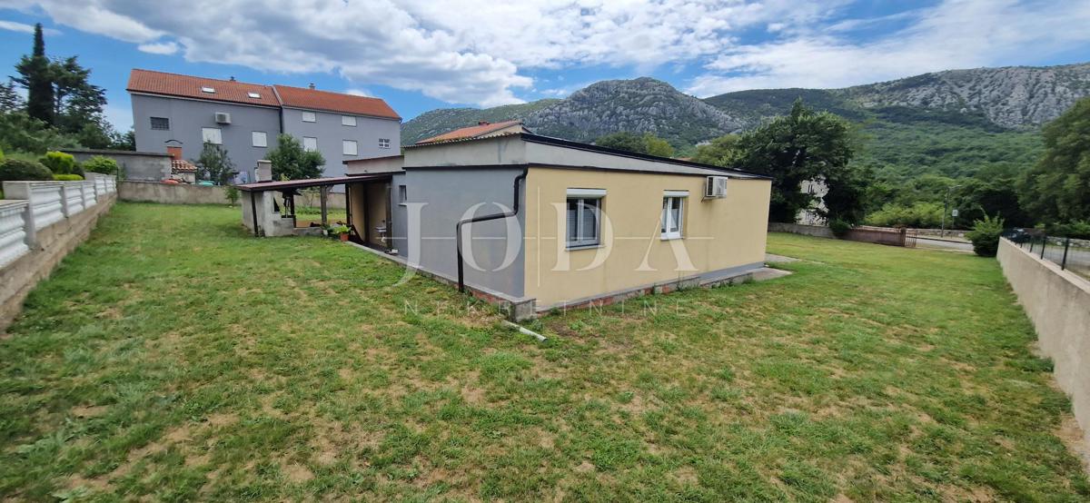 Tribalj, lepa hiša z velikim dvoriščem
