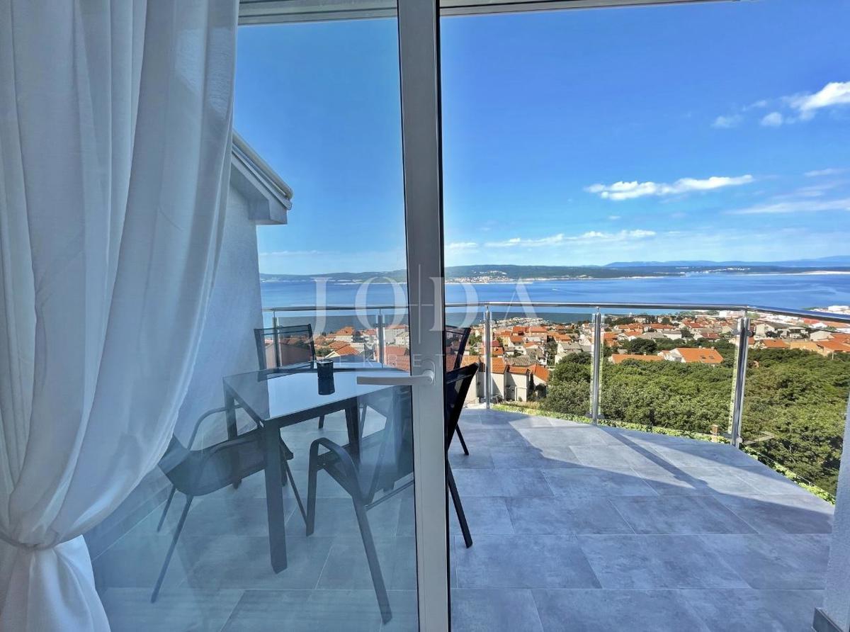 Moderno dvosobno stanovanje s panoramskim pogledom
