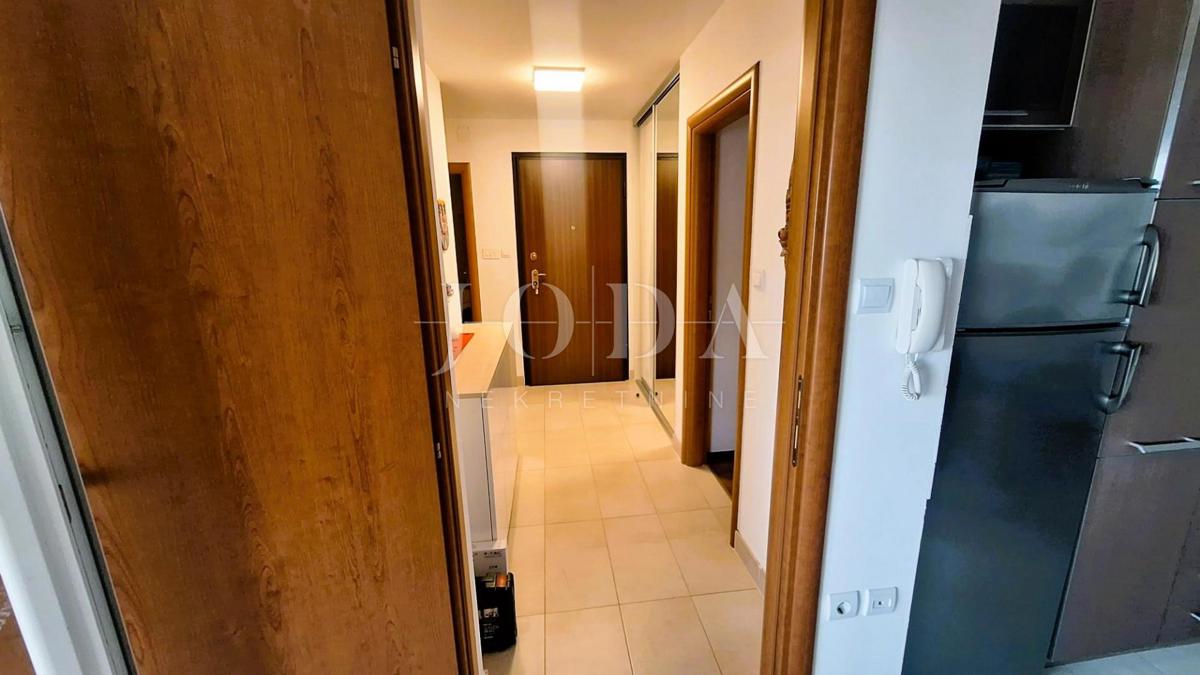 Otok Krk! Prostorno stanovanje 100 m od morja!