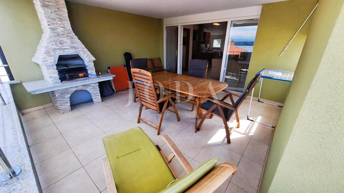 Otok Krk! Prostorno stanovanje 100 m od morja!