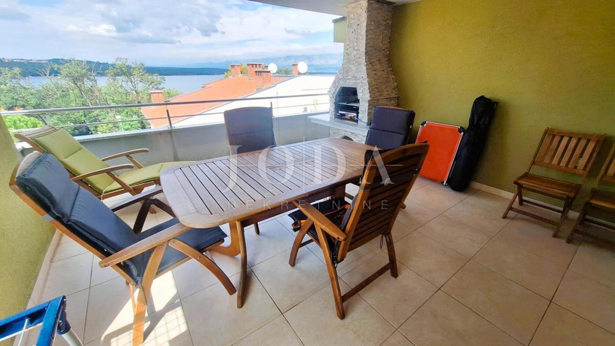 Otok Krk! Prostorno stanovanje 100 m od morja!