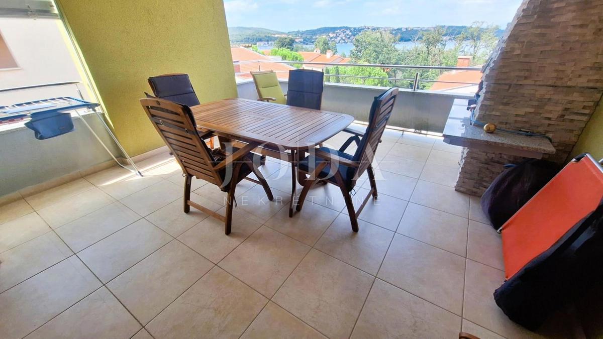 Otok Krk! Prostorno stanovanje 100 m od morja!