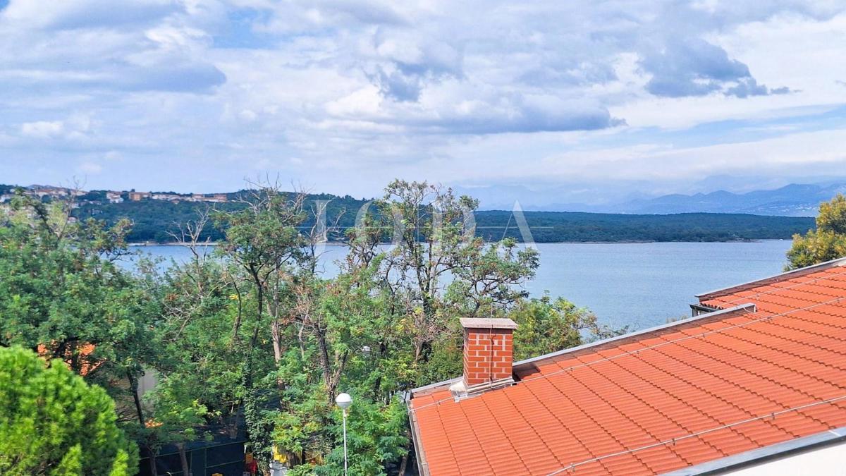 Otok Krk! Prostorno stanovanje 100 m od morja!