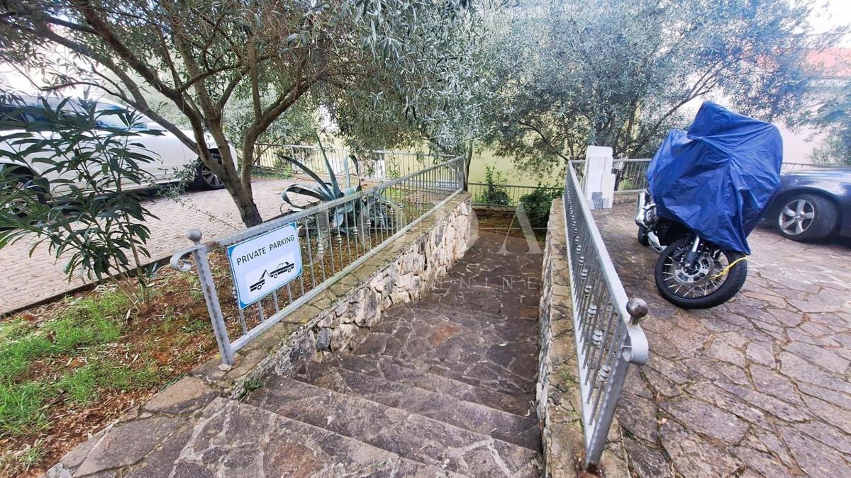 Otok Krk! Prostorno stanovanje 100 m od morja!