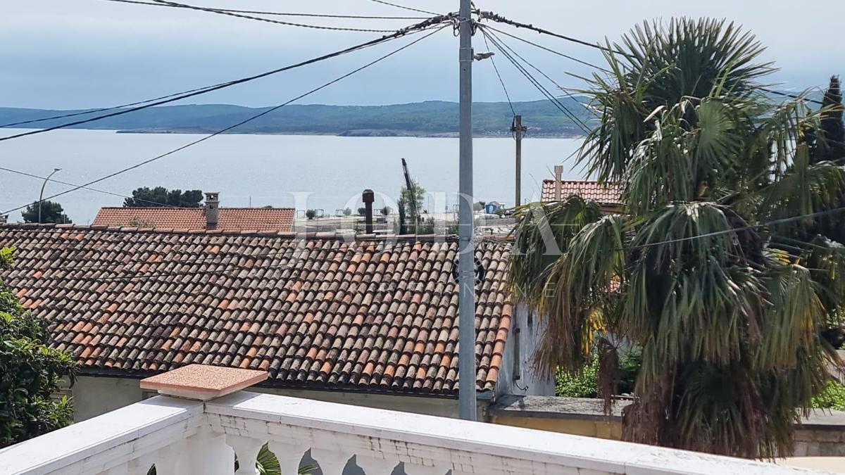 Crikvenica, hiša v centru z dvema parkirnima mestoma