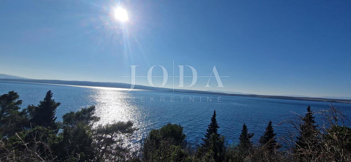Crikvenica, Gradbeno zemljišče za turistično dejavnost, Prva vrsta ob morju