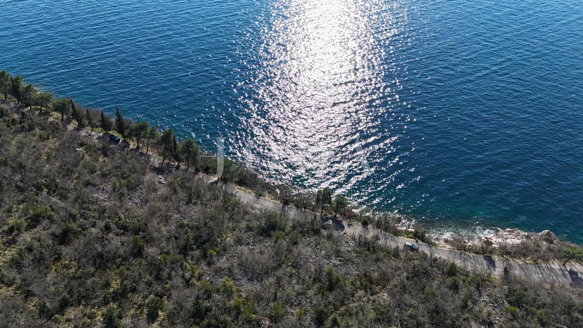 Crikvenica, Gradbeno zemljišče za turistično dejavnost, Prva vrsta ob morju