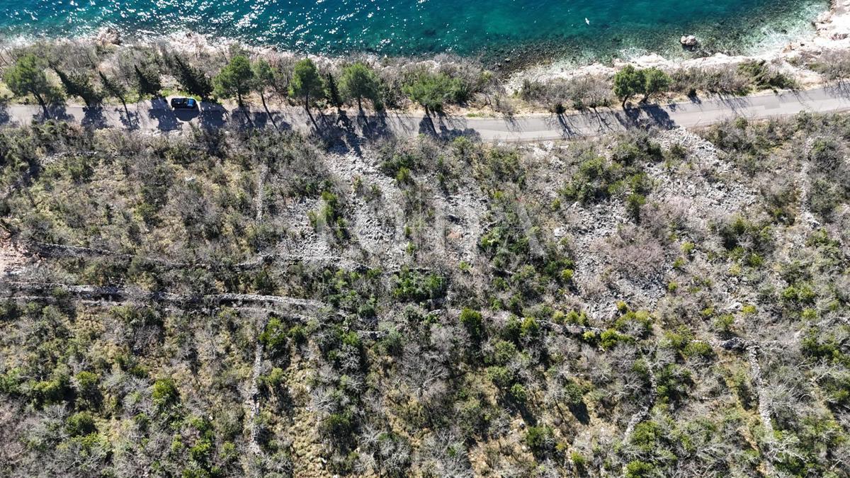 Crikvenica, Gradbeno zemljišče za turistično dejavnost, Prva vrsta ob morju