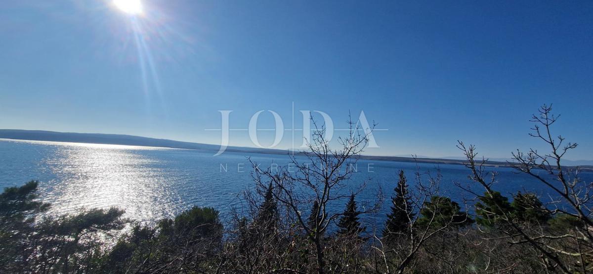 Crikvenica, Gradbeno zemljišče za turistično dejavnost, Prva vrsta ob morju