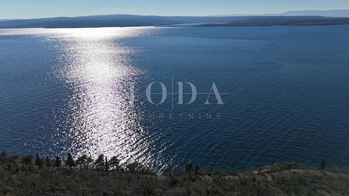 Crikvenica, Gradbeno zemljišče za turistično dejavnost, Prva vrsta ob morju