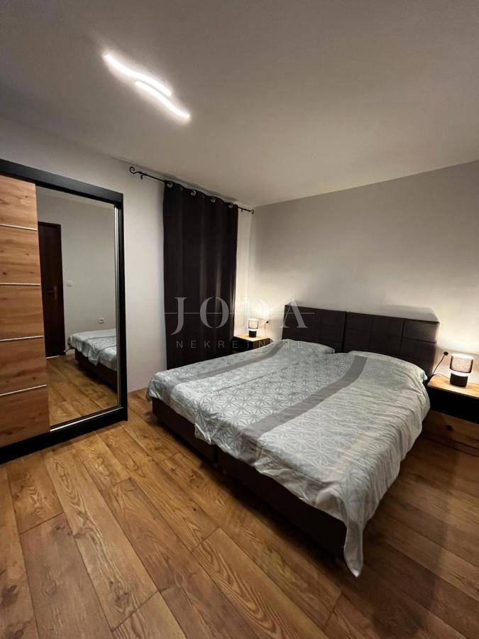 Hiša v bližini Malinske s petimi apartmaji