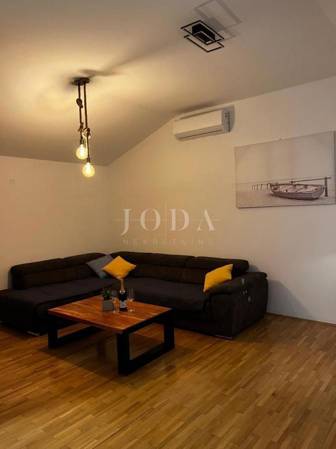 Hiša v bližini Malinske s petimi apartmaji