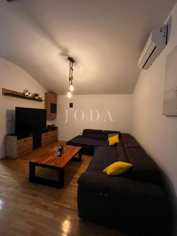 Hiša v bližini Malinske s petimi apartmaji