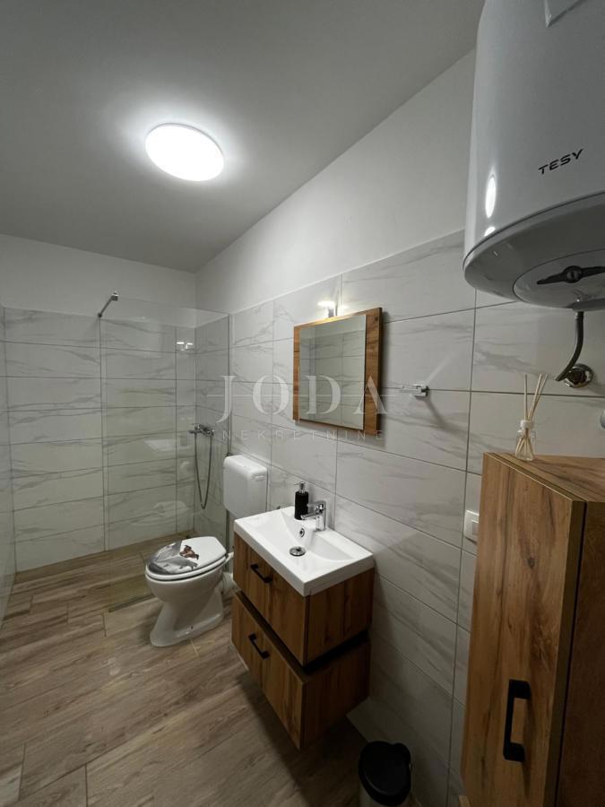 Hiša v bližini Malinske s petimi apartmaji