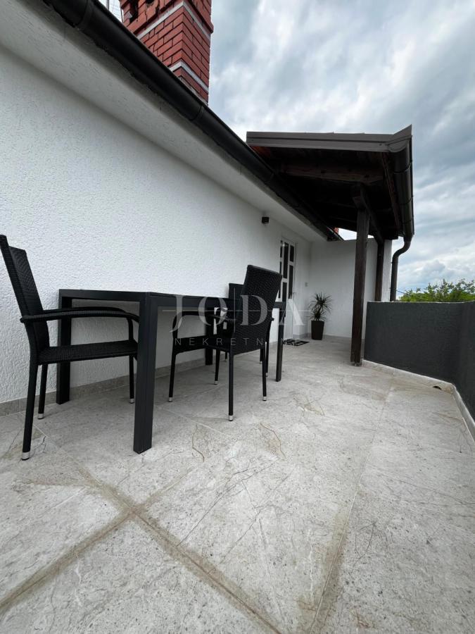 Hiša v bližini Malinske s petimi apartmaji