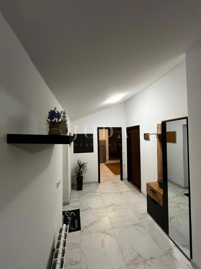 Hiša v bližini Malinske s petimi apartmaji