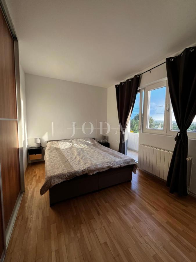 Hiša v bližini Malinske s petimi apartmaji