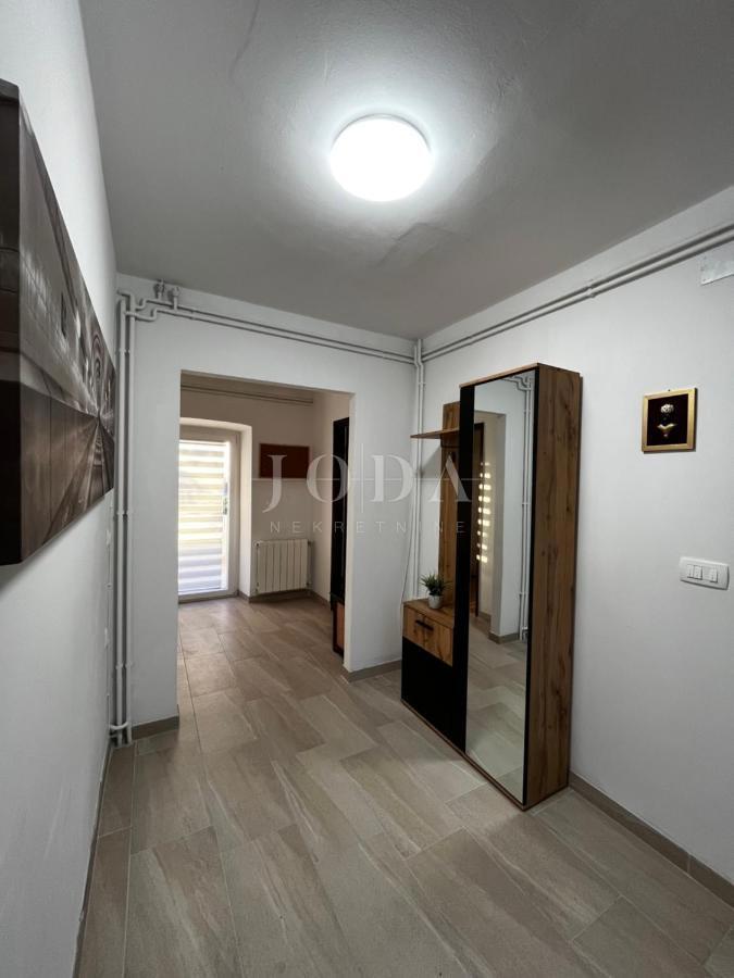 Hiša v bližini Malinske s petimi apartmaji