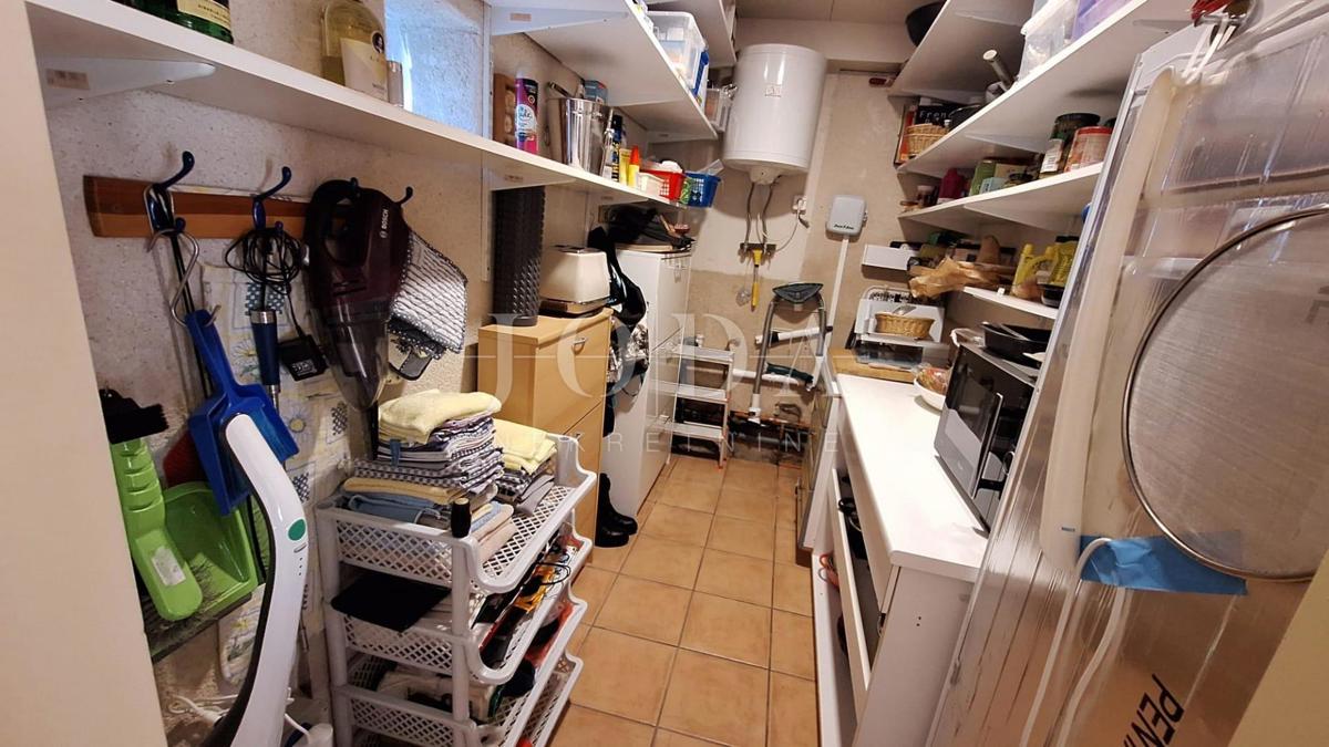 Lepa hiša z lepim vrtom - Malinska