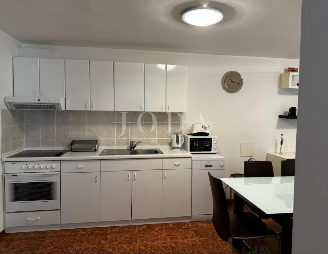 Apartma 92,70 m2 na odlični lokaciji, 300 m od morja