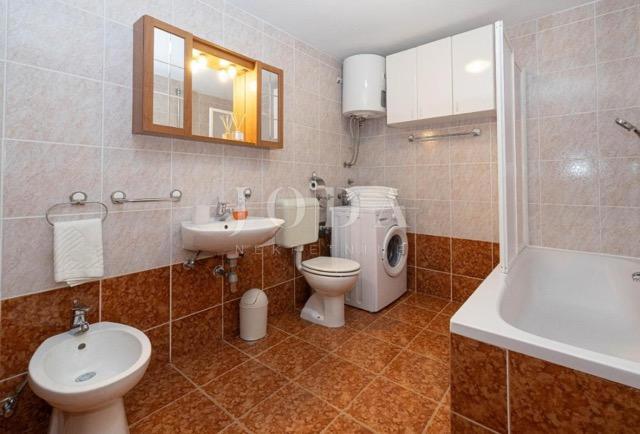 Apartma 92,70 m2 na odlični lokaciji, 300 m od morja