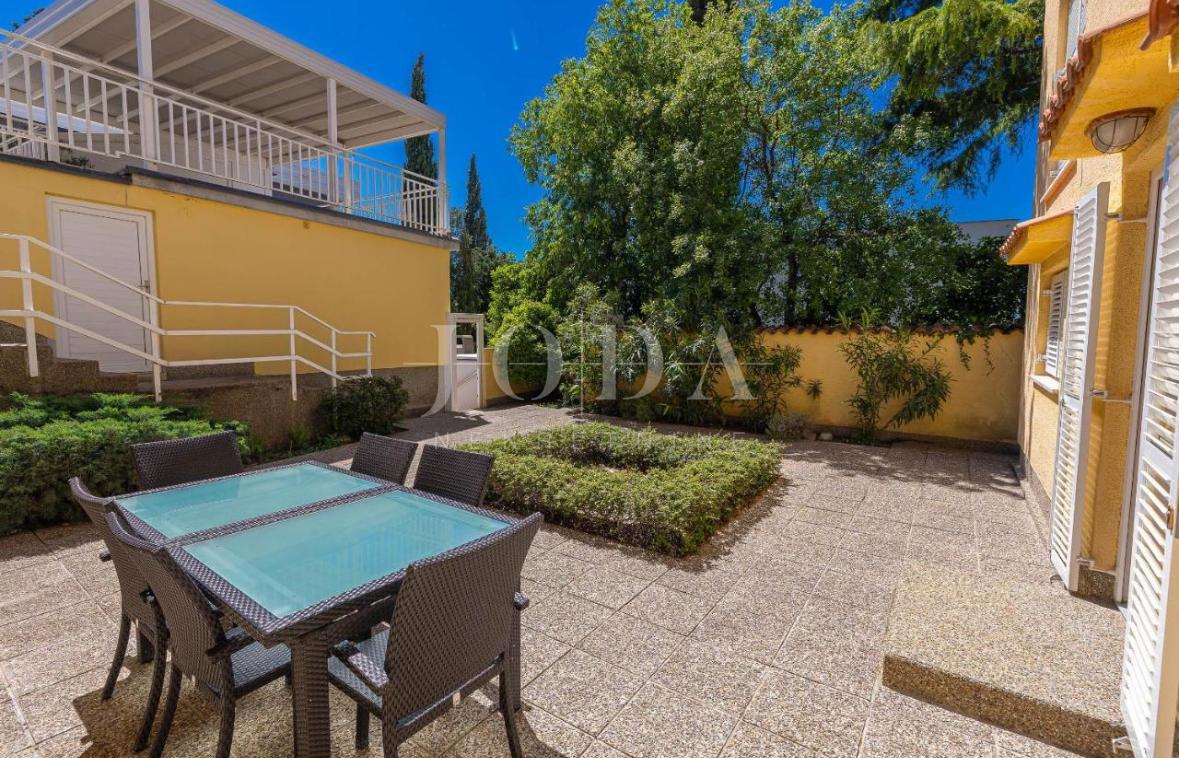 Apartma 92,70 m2 na odlični lokaciji, 300 m od morja