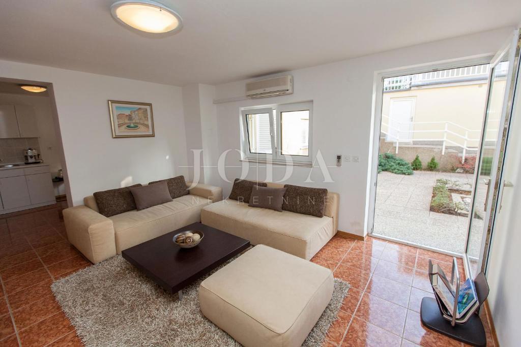 Apartma 92,70 m2 na odlični lokaciji, 300 m od morja
