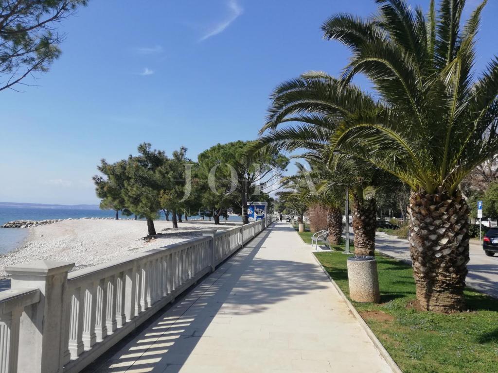 Hiša Crikvenica 1. vrsta do morja na promenadi