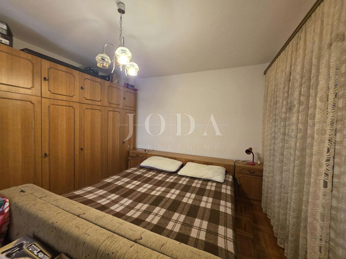 SENJ, hiša z vrtom v središču mesta
