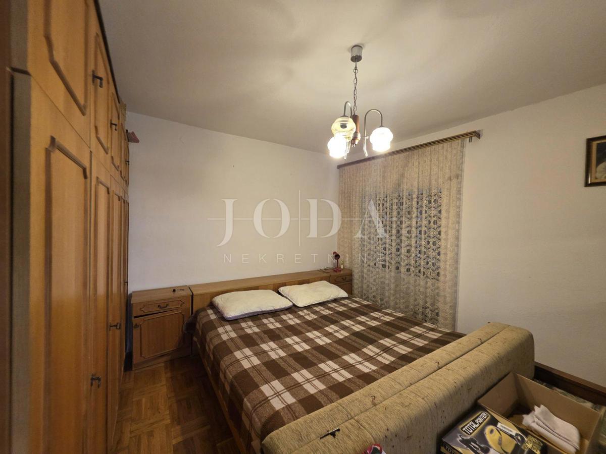 SENJ, hiša z vrtom v središču mesta