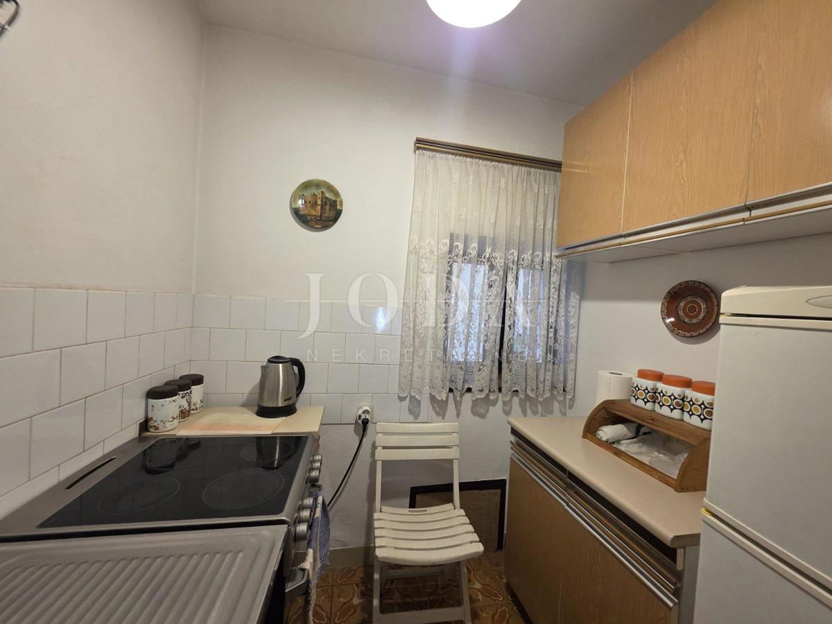 SENJ, hiša z vrtom v središču mesta