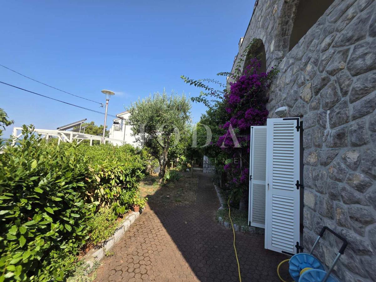 Crikvenica – Tri stanovanjske enote z vrtom