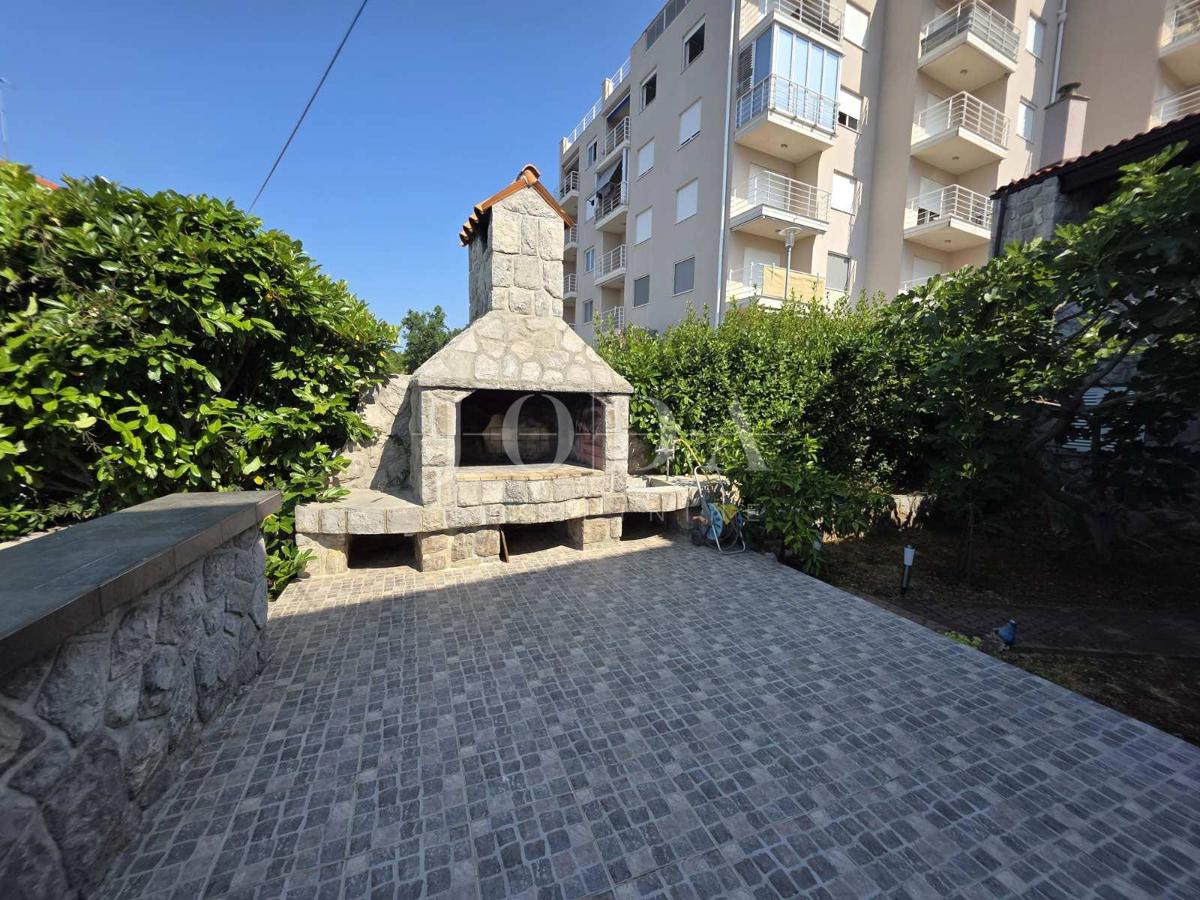 Crikvenica – Tri stanovanjske enote z vrtom