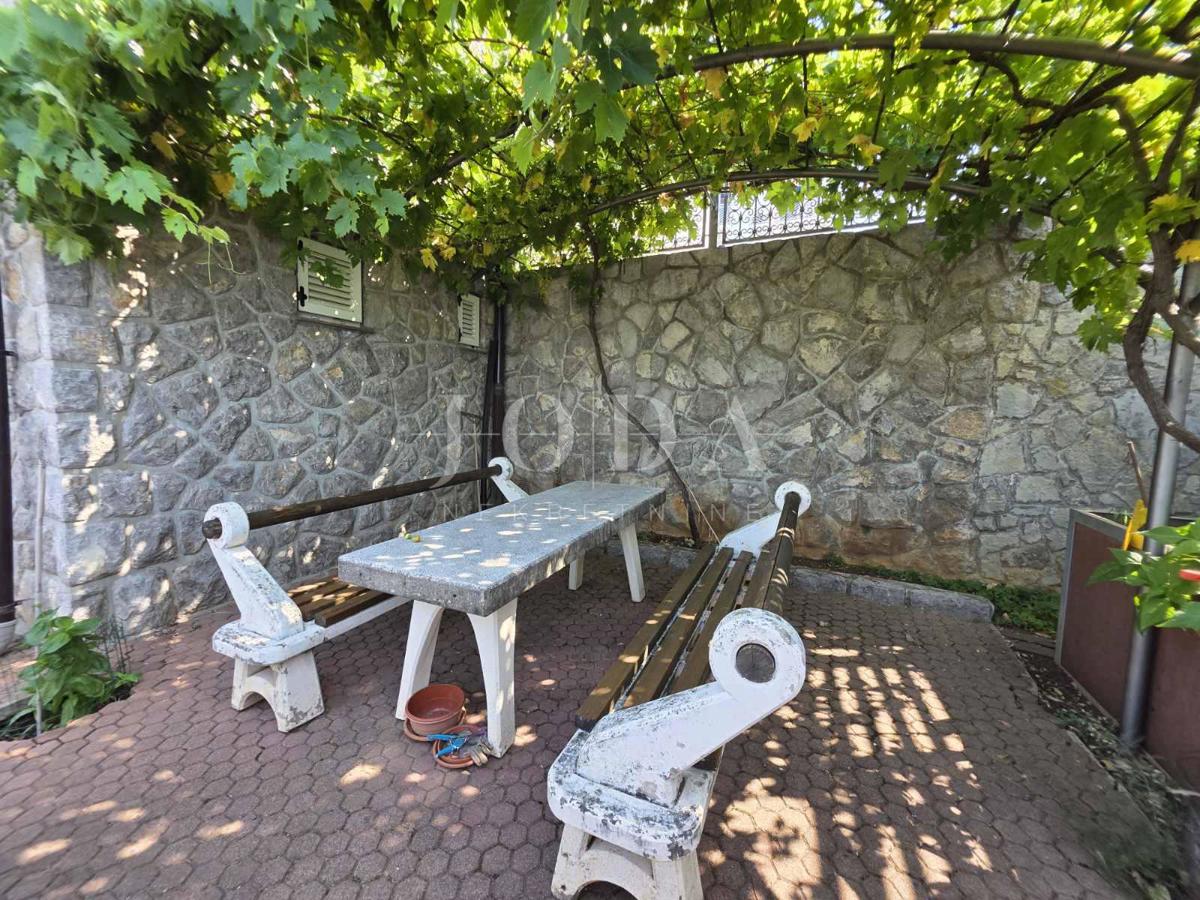 Crikvenica – Tri stanovanjske enote z vrtom