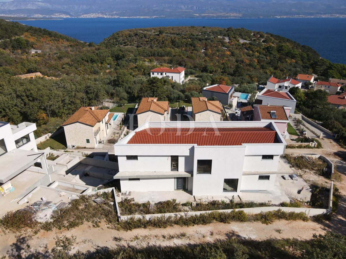 Hišas bazenom i pogledom u Vrbniku