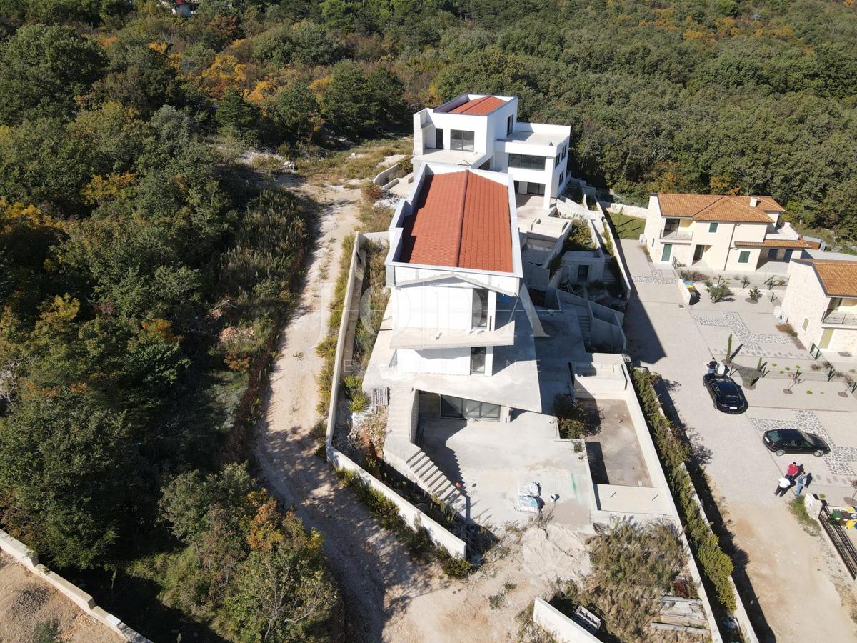 Hišas bazenom i pogledom u Vrbniku