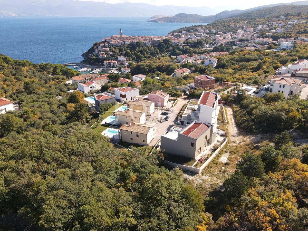 Hišas bazenom i pogledom u Vrbniku