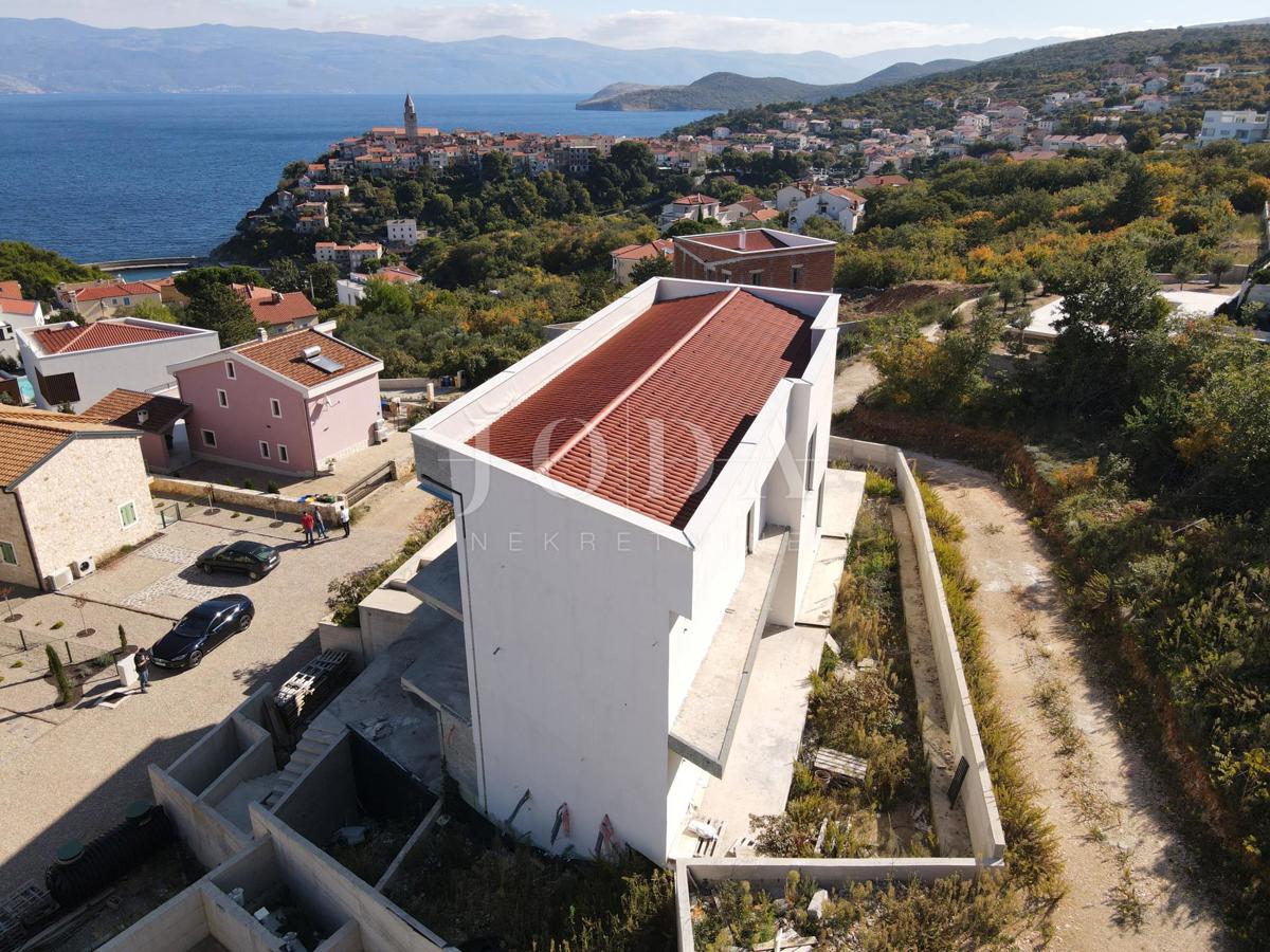 Hišas bazenom i pogledom u Vrbniku