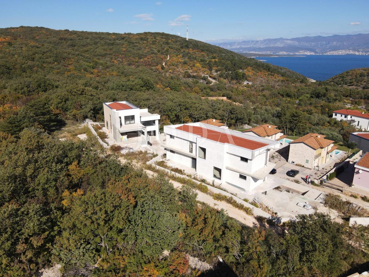 Hišas bazenom i pogledom u Vrbniku