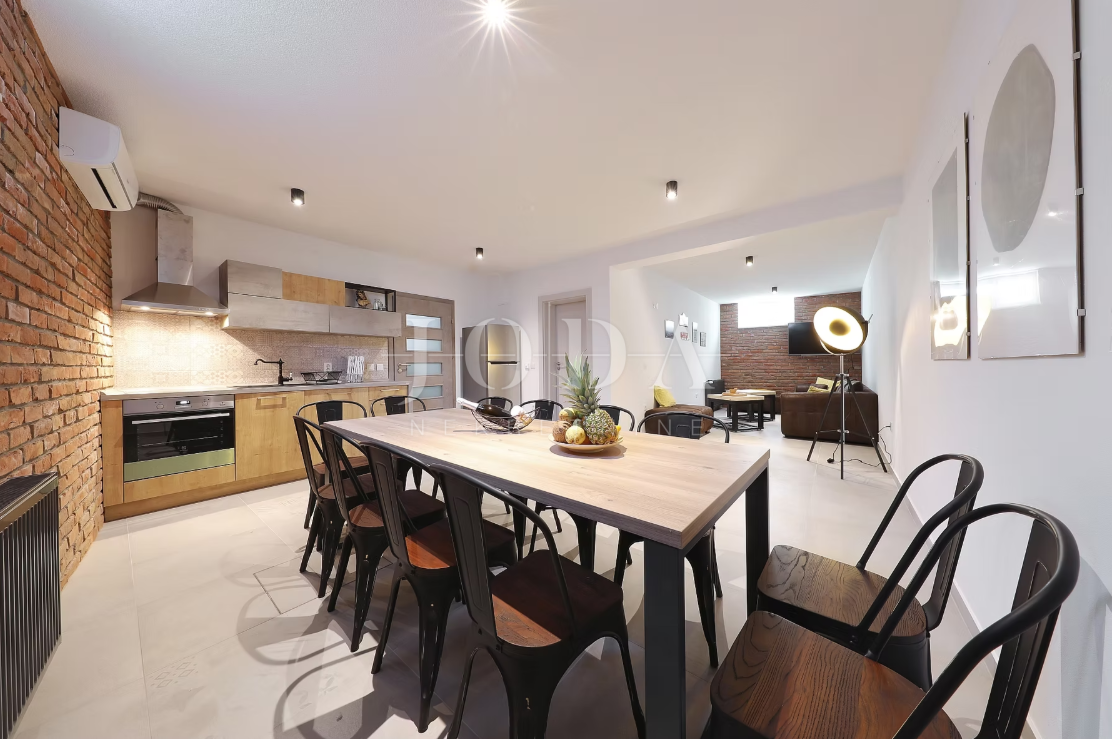 Hiša Seline, Starigrad, 377m2