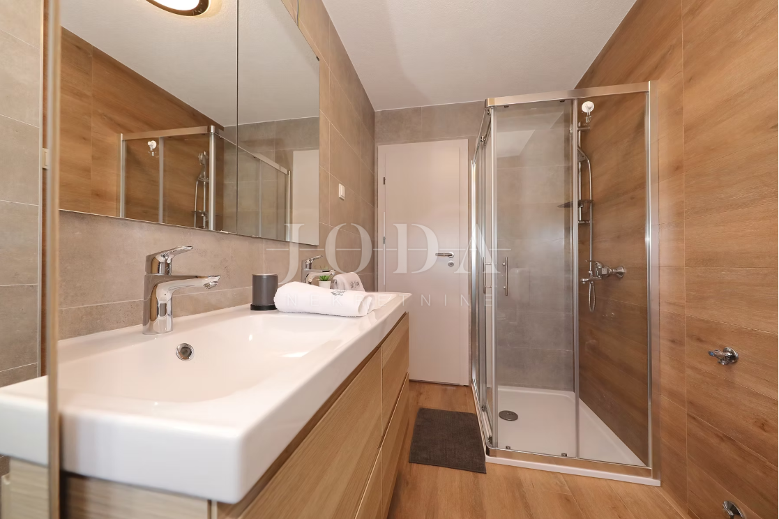 Hiša Seline, Starigrad, 377m2