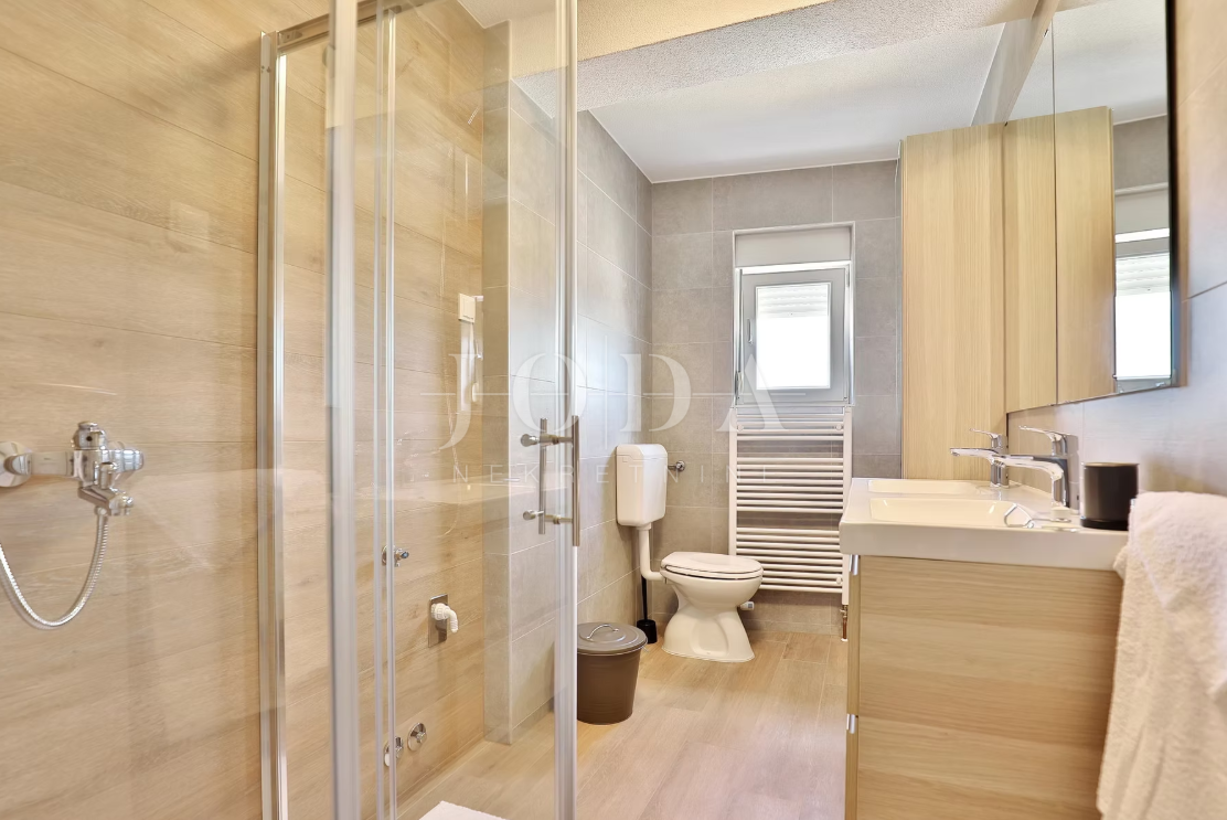 Hiša Seline, Starigrad, 377m2