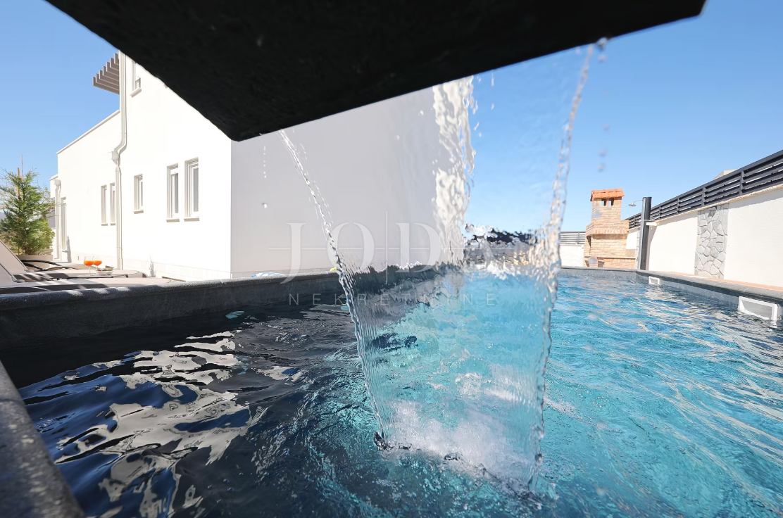 Hiša Seline, Starigrad, 377m2