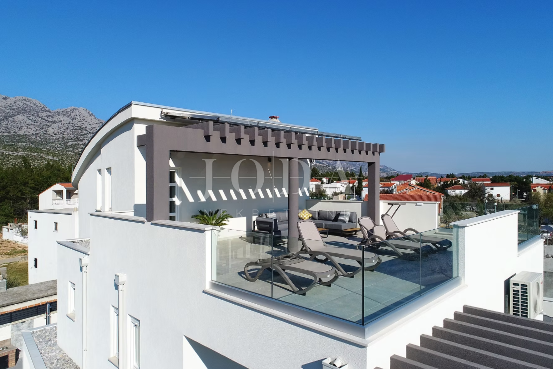 Hiša Seline, Starigrad, 377m2