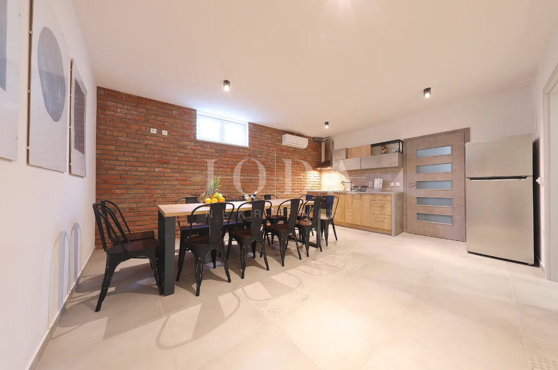 Hiša Seline, Starigrad, 377m2