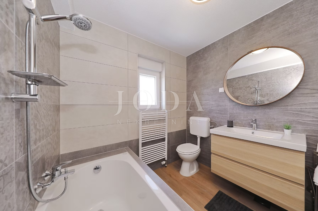 Hiša Seline, Starigrad, 377m2