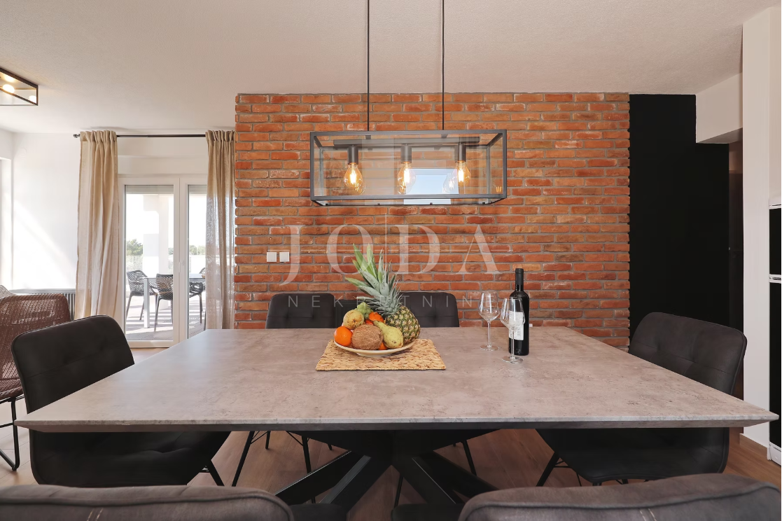 Hiša Seline, Starigrad, 377m2