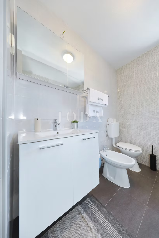 Hiša Seline, Starigrad, 377m2