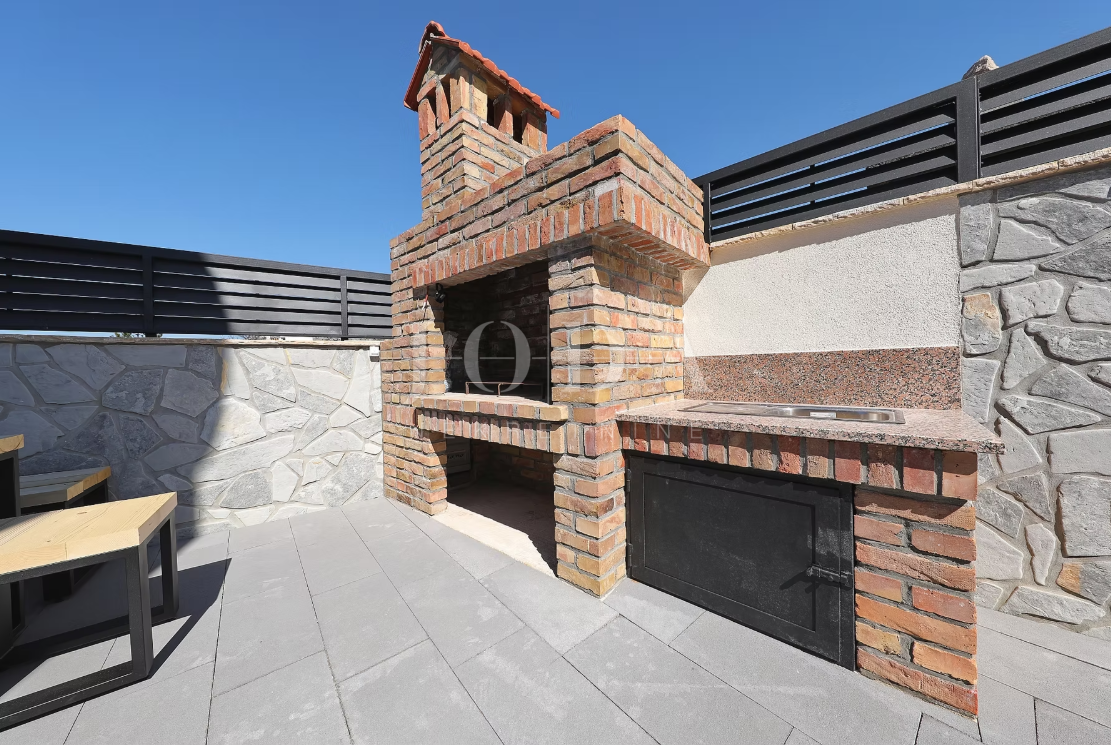 Hiša Seline, Starigrad, 377m2