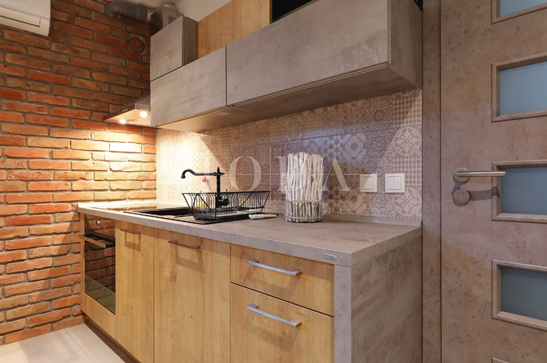 Hiša Seline, Starigrad, 377m2